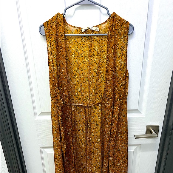 Sleeveless kimono size small. Airy and light with long length. Perfect for fall! - Picture 2 of 6